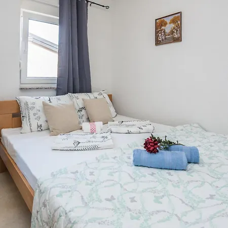 Plaza Ab Apartament *