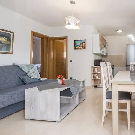 Plaza Ab Apartment Vir